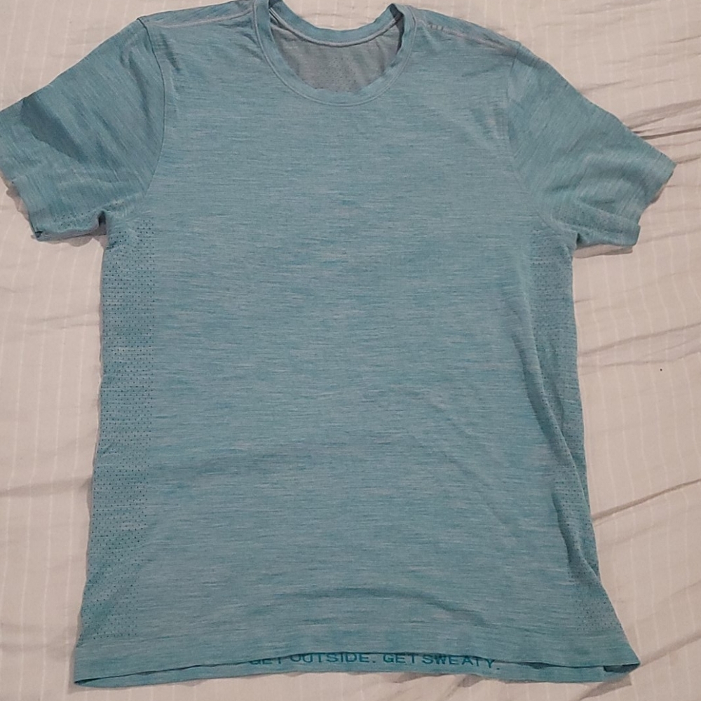 Lululemon tshirt